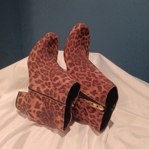 Pre-owned Sam & Libby Eliza Leopard Print Ankle Booties Size 8m block heel - Picture 4 of 7